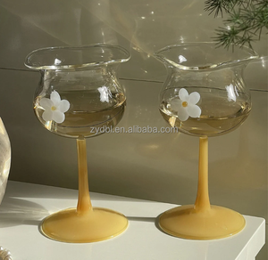 Venta al por mayor de <span class=keywords><strong>copas</strong></span> de vino personalizables de fábrica <span class=keywords><strong>con</strong></span> patrones decorativos para regalos de vacaciones - Product Image 3