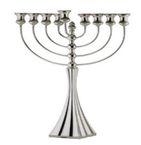 Elegantes menorás de metal en lotes al por mayor con exquisita artesanía, adecuadas para tiendas judaicas y minoristas religiosos - Product Image 1