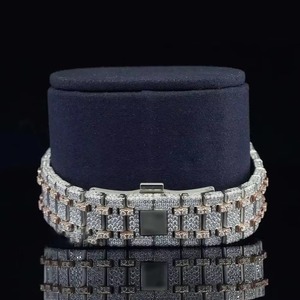 Montre en diamant glacé de qualité supérieure pour hommes Moissanite Hip Hop bijoux à la mode pour hommes disponibles à un prix abordable - Product Image 3