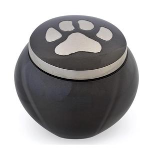 Elegante Urna de Cremación para Mascotas de Metal Gris Plateado con Huellas Grabadas para la Memoria de una Amada Mascota - Product Image 5