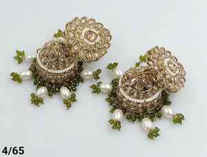 PENDIENTES JUMKHAS TRADICIONALES INDIOS Y KUNDAN CHAPADO EN ORO CON PENDIENTES DE PERLAS PARA MUJERES Y NIÑAS - Product Image 4