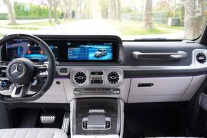 LUXURY RIDE 2023 LC 500 Convertible con Motor V8, Revestimiento Exterior Gris - Product Image 2