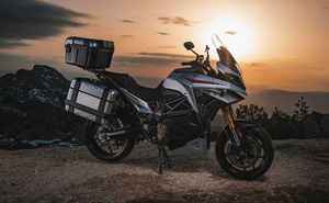 Energica Experia Premium Electric Touring Adventure Edition, best-seller, neuf en stock, à vendre - Product Image 4