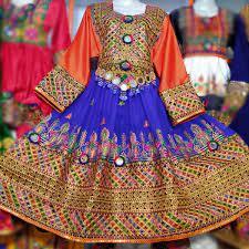 Robe de filles traditionnelles de haute qualité correspondant aux tenues Kuchi pour les familles vêtements de fête en soie utilisation quotidienne prix de gros attractifs - Product Image 4