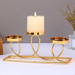 Bougeoir élégant en métal doré pour la décoration de table de mariage moderne ou l'affichage de l'éclairage d'événement - Product Image 3