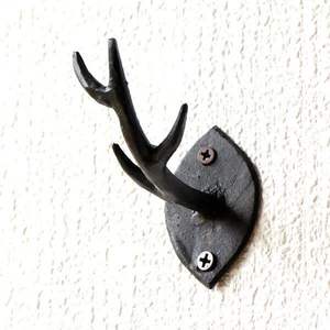 Rustic Cast Iron Wall Hook For Farmhouse Inspired Interior Decoration And Functional Home Organization Solution - Product Image 3