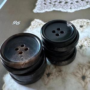 Botón Natural de Cuerno de Búfalo al por Mayor, Acabado en Blanco para Accesorios de Ropa, Alta Calidad - Product Image 1