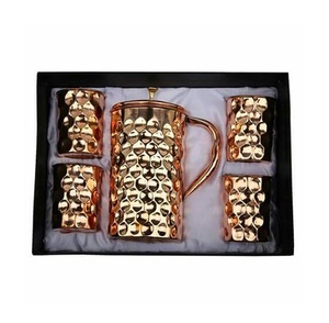 Jarra de agua potable de cobre puro al por mayor con tapa y asa para el hogar jarra de agua de cobre sostenible de diseño martillado para oficina - Product Image 1