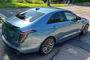 2023 CLEAN C a d i l l a c CT4 Boîte de vitesses automatique Sièges en cuir intérieur foncé R18 Pneus AWD Drive Arrière ACC Manuel - Product Image 5