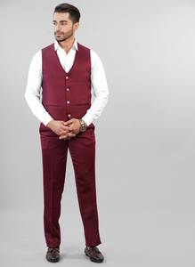 Traje de Tres Piezas para Hombre en Color Granate Oscuro de Lujo y Alta Calidad para Eventos Formales de Negocios, Bodas y Vestimenta de Noche Disponible para la Venta - Product Image 3