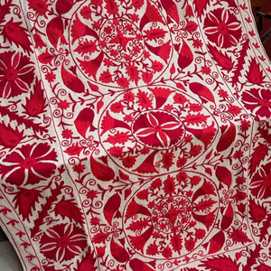 Couverture en coton Suzani, broderie de couvre-lit à la main, tenture murale Suzani ouzbek, couverture de table - Product Image 1