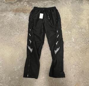 Cortavientos de calle con bordado y logotipo personalizado para hombre, pantalones impermeables transpirables, parte inferior abierta, poliéster, nailon, pista acampanada - Product Image 4