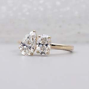 Anillo de Compromiso con Diamante Cultivado en Laboratorio Toi Et Moi con Formas Ovaladas y de Pera, Colección de Anillos de Diamantes Elegantes - Product Image 3