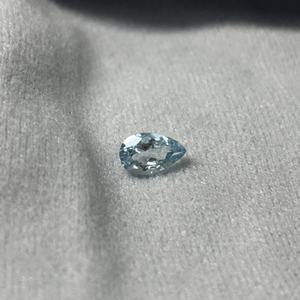 พลอยอะความารีนเบอร์รีลทรงลูกแพร์สีฟ้าธรรมชาติ ราคาขายส่ง มีใบรับรอง ขนาด 8x5 มม. น้ำหนัก 0.9 กะรัต ซานตา มาเรีย - Product Image 2