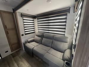 Autocaravana Usada 2023 F-o-r-e-s-t R-i-v-e-r Wolf Pack 25PACK12, Casa Rodante, Remolque de Camping, Autocaravana con Tienda de Campaña en el Techo - Product Image 4