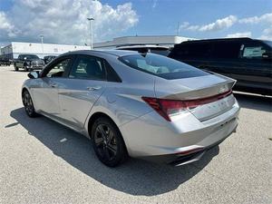 Certifié 2023 Hy-undai ELANTRA SEL - Product Image 5