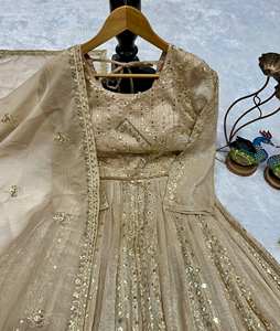 Sari en mousseline de soie Fendy de qualité supérieure avec broderie de paon multi-sequences et bordure en pointillés - Product Image 4