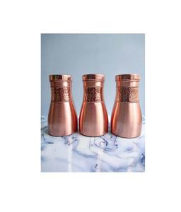 Botella de agua de cobre de aspecto antiguo con diseño elegante para promover el bienestar holístico y la hidratación adecuada - Product Image 3