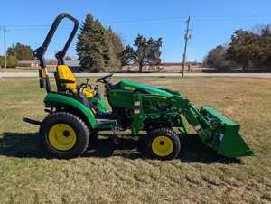 Tracteur utilitaire compact John Deere 2025R neuf/occasion 2023 – Livraison rapide, équipement agricole fiable, pompe, boîte de vitesses, composants essentiels - Product Image 1