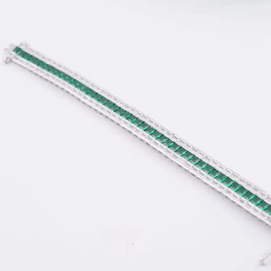 Pulsera de tenis de diamantes de moissanita verde esmeralda, pulsera de lujo con diseño de Baguette plateado para uso diario y fiestas - Product Image 2