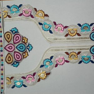 Col brodé en filet fantaisie avec patchs ethniques de travail de séquence pour les décolletés à la mode sur les robes Kurtis Blouses Tailoring - Product Image 5