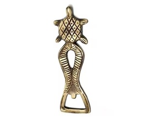 Ouvre-bouteille en laiton moderne et élégant pour la décoration et l'exposition de la cuisine et du bar, écologique et durable - Product Image 6