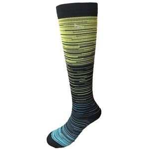 Chaussettes en coton pour hommes avec logo personnalisé en gros, respirantes, couleur unie, chaussettes décontractées, prix d'usine de haute qualité - Product Image 2