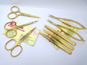 Outils de beauté des sourcils Pince à épiler pointue oblique plaquée or Pince à sourcils en acier inoxydable avec ciseaux à ressort pour cils/sourcils. - Product Image 2