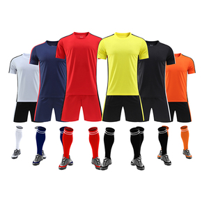 Fabricación de fábrica Color personalizado Ecológico Transpirable Impresión digital Camisetas y pantalones cortos de fútbol con logotipo personalizado para hombres adultos - Product Image 4