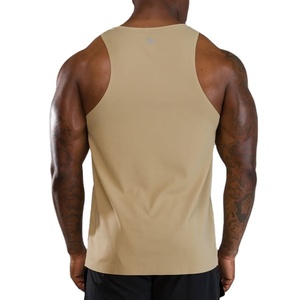 Débardeur de musculation pour hommes, sans manches, design découpé, vente en gros, prix bas, coupe ajustée, côtelé, élastique, stringer, maillot personnalisé - Product Image 3