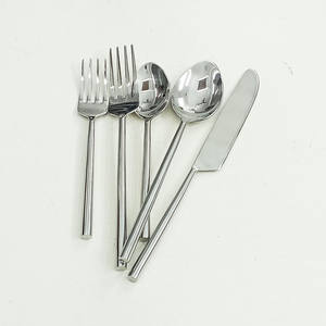 Ensemble de couverts plaqués argent en acier inoxydable à bas prix de qualité supérieure disponible pour le dîner de mariage et banquet à l'hôtel - Product Image 1
