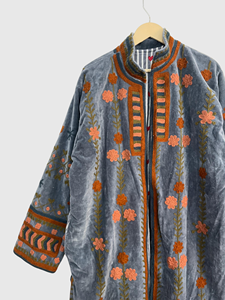 Abrigo Largo de Terciopelo con Bordado Floral, Talla Grande, Cuello Mandarín, Manga Larga, Chaqueta de Invierno para Mujer, Estilo Prairie Chic Hecho a Mano - Product Image 4