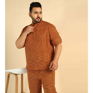เสื้อคุर्ตาผ้าฝ้ายทอมือสีน้ำตาลสำหรับผู้ชายไซส์ใหญ่ แบรนด์ Amanush คอจีน แขนสั้น ลายสก็อต ทรงหลวม สวมใส่สบาย เหมาะสำหรับฤดูร้อน - Product Image 1