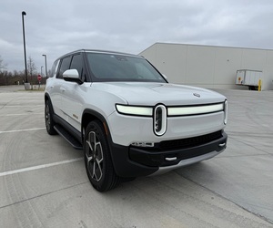 Occasion exceptionnelle : Rivian R1S Adventure Edition 2023 propre et prête à être expédiée - Product Image 1