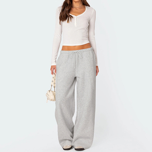 Pantalons de survêtement personnalisés en tissu lourd Pantalons de survêtement intérieurs en polaire pour femmes Pantalons de survêtement surdimensionnés à jambes larges Pantalons de survêtement d'hiver pour femmes - Product Image 3