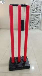 NEO Sportings Souches de cricket Plastique Rouge Néon Vert Léger Empilable Base Remplissable Approvisionnement en vrac - Product Image 3