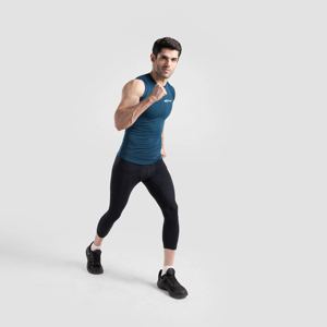 Débardeur d'entraînement pour hommes sans manches en tissu extensible avec panneaux en maille respirante et évacuant l'humidité pour l'entraînement. - Product Image 4