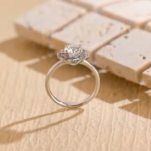 Bague de fiançailles en or massif 14K taille ronde en diamant de laboratoire Bague de promesse florale unique Cadeau d'anniversaire de mariage pour femme - Product Image 5