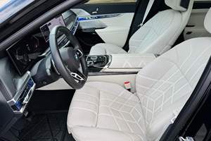 2023 760i xDrive ~6 500 milles, V8 biturbo de 536 ch, transmission intégrale, non modifié - Product Image 3