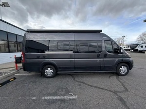 Winnebago T-r-a-v-a-t-o 59GL d'occasion 2023 prêt à être vendu - Product Image 4