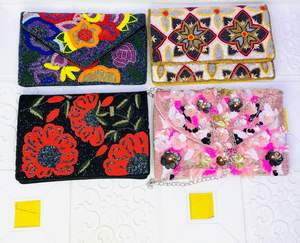 Bolso Bandolera de Lona con Bordado Banjara Boho y Flores, Diseño Exclusivo Hecho a Mano, Cierre de Solapa, Correa de Cadena |   Multifuncional - Product Image 1