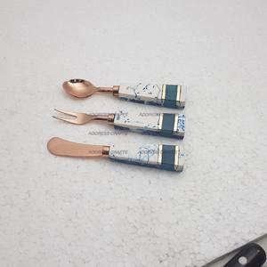 Juego de cubiertos personalizado de nuevo estilo, cubiertos de acero inoxidable de nuevo diseño con mango de resina para bodas y utensilios de cocina para el hogar - Product Image 1