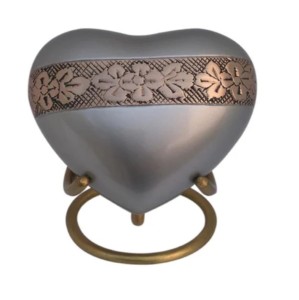 Fabricant d'urnes funéraires en laiton à cœur indien Vente en gros à prix raisonnables Urnes funéraires à cœur en métal - Product Image 1