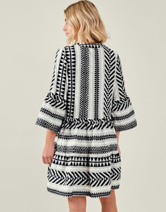 ชุดเดรสสั้นสำหรับผู้หญิงสมัยใหม่ชุดเดรสสั้นพร้อมแขนจากนักออกแบบผ้าวิสคอสเนื้อแน่นและมีรายละเอียด - Product Image 4