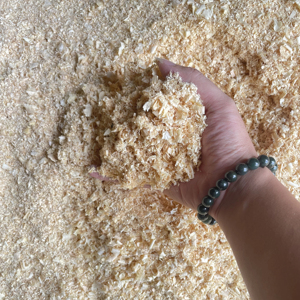 Granulés de bois vietnamiens biologiques de haute qualité de qualité supérieure sciure de bois durable pour la literie animale carburant de cuisson déchets agricoles - Product Image 1