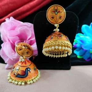 เสน่ห์ที่มีสีสัน: ต่างหู meenakari jhumkas แบบดั้งเดิมที่มีสีสันสดใสสำหรับงานแต่งงานและชุดเทศกาลสำหรับผู้หญิงและเด็กผู้หญิง - Product Image 3