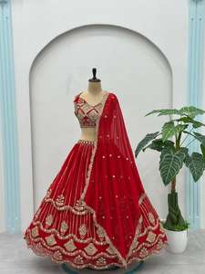 Vêtement traditionnel indien, lehenga choli en faux georgette avec des paillettes et des broderies zari, et un dupatta en georgette fantaisie - Product Image 4