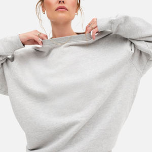 เสื้อสเวตเชิ้ตผู้หญิงไซส์ใหญ่แบบ OEM ตกแต่งมุก ผ้าฟลีซ ระบายอากาศได้ดี เสื้อคลุมแบบสวมหัว เสื้อผ้าฤดูหนาว ทรงโอเวอร์ไซส์ - Product Image 4