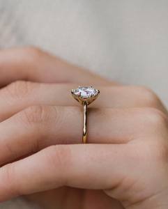 Anillo de compromiso solitario CZ blanco de corte redondo de 10mm | Joyería de Boda nupcial clásica de oro y plata - Product Image 2