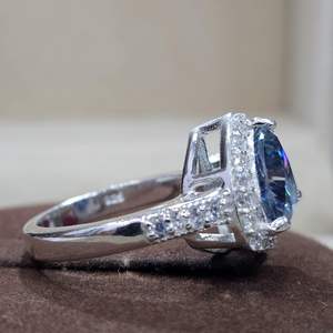 Anillo de Plata de Ley 925 con Gema de Moissanita Azul Corte Trillón Original, Joyería Fina, Vermeil Eternity, Venta al por Mayor - Product Image 5
